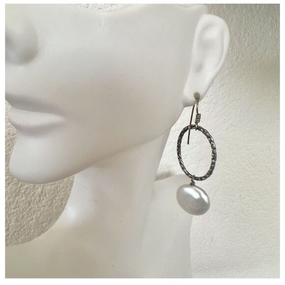 Sterling silver mother of pearl drop earrings - Picture 4 of 10
